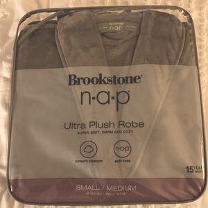 Never worn. Cozy robe